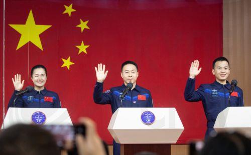 epaselect epa11689841 Astronauts (L-R) Wang Haoze, Cai Xuzhe, and Song Lingdong participate in a press conference for the Shenzhou-19 manned spaceflight mission near Jiuquan in Gansu Province, China, 29 October 2024. China's Shenzhou-19 crewed spaceship is scheduled to be launched on 30 October.  EPA/JESSICA LEE