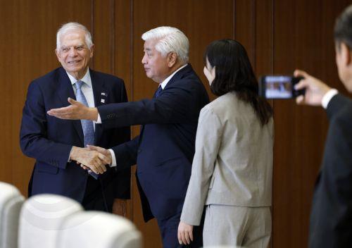 epa11695251 Japan's Defense Minister Gen Nakatani (C) welcomes EU High Representative for Foreign Affairs and Security Policy Josep Borrell (L) prior to their meeting at the Defense Ministry in Tokyo, Japan, 01 November 2024. Borrell is traveling to Japan before heading to South Korea.  EPA/FRANCK ROBICHON/POOL