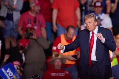 epaselect epa11695169 Former US President and Republican Presidential candidate Donald J. Trump dances after a campaign event at Lee's Family Forum in Henderson, Nevada, USA, 31 October 2024.  EPA/ALLISON DINNER