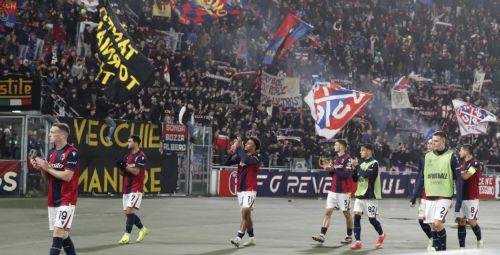 epa11704136 Bologna's players show their dejection at the end of the UEFA Champions League soccer match between Bologna FC and AS Monaco at Renato Dall'Ara stadium in Bologna, Italy, 05 November 2024.  EPA/ELISABETTA BARACCHI