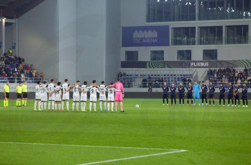 epa11708020 Players observe a minute of silence for the victims of floods in Valencia, Spain, ahead of the UEFA Conference League match between FK TSC and FC Lugano in Backa Topola, Serbia, 07 November 2024.  EPA/ANDREJ CUKIC