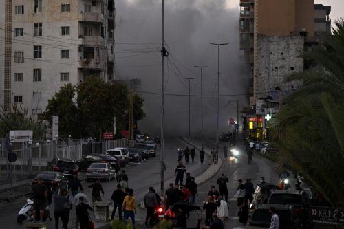 epa11721250 Smoke rises following an Israeli airstrike in the Al-Chiyah area in southern Beirut, Lebanon, 14 November 2024. According to the Lebanese Ministry of Health, around 3,365 people have been killed and over 14,344 others have been injured in Lebanon since the escalation in hostilities between Israel and Hezbollah.  EPA/WAEL HAMZEH