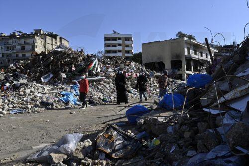 epa11745426 People walk past debris, as displaced residents return to Nabatieh following a ceasefire deal between Israel and Hezbollah, in southern Lebanon, 28 November 2024. The 60-day ceasefire came into force on 27 November.  EPA/WAEL HAMZEH