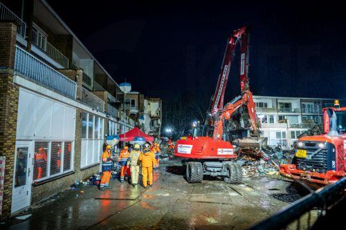 epa11764112 Emergency services search for victims under rubble in Tarwekamp, The Hague, the Netherlands, 08 December 2024, following two explosions that caused havoc and destroyed several homes. Five bodies have been recovered so far.  EPA/JOSH WALET