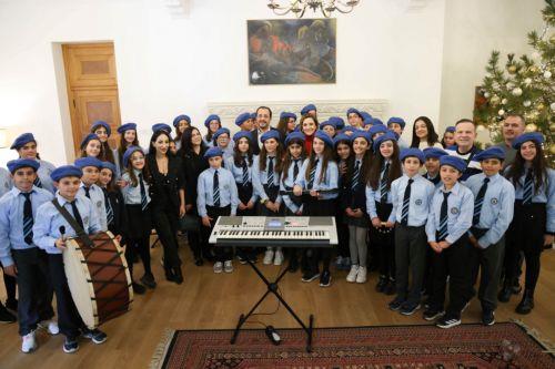 Ο Πρόεδρος της Δημοκρατίας κ. Νίκος Χριστοδουλίδης ακούει τα κάλαντα από μαθητές Δημοτικών, Γυμνασίων και Λυκείων.