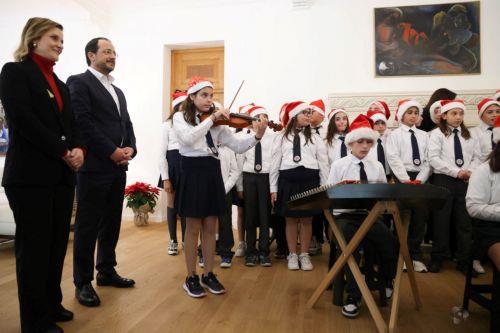 Ο Πρόεδρος της Δημοκρατίας κ. Νίκος Χριστοδουλίδης ακούει τα κάλαντα από μαθητές Δημοτικών, Γυμνασίων και Λυκείων.