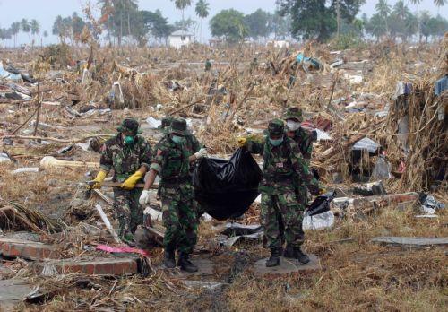 epa11790725 (FILE) - Indonesia soldiers carry a dead body at a destroyed village in Longa district, on the West coast of Banda Aceh, Indonesia, 31 December 2004 (reissued 23 December 2024). December 2024 marks the 20th anniversary of the 2004 Indian Ocean tsunami, or Boxing Day tsunami, which occurred on 26 December 2004, triggered by a magnitude 9.2...