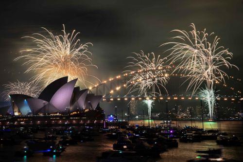 epa11799737 Fireworks illuminate the sky above the Sydney Opera House and the Sydney Harbour Bridge as part of the early New Yearâ€™s Eve celebrations in Sydney, Australia, 31 December 2024.  EPA/BIANCA DE MARCHI NO ARCHIVING AUSTRALIA AND NEW ZEALAND OUT