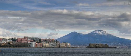 epa11821955 The snow-capped Mount Vesuvius is seen in the background from the Naples waterfront, in Naples, southern Italy, 13 January 2025.  EPA/CIRO FUSCO