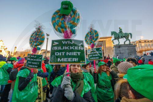 epa11821957 A demonstrator holds a placard reading 'We do not take it anymore' during the common union front demonstration as part of government negotiations on the subject of pensions in Brussels, Belgium, 13 January 2025. The demonstrators demand higher pensions, good employment conditions, shorter careers in heavy work, and a real social dialogue. ...