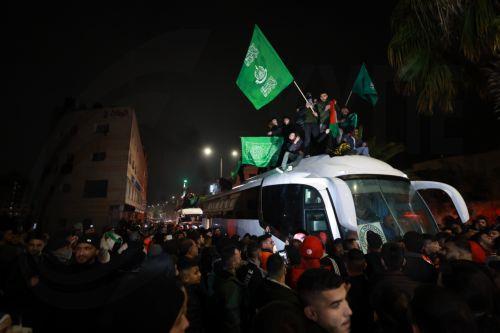 epa11837640 People react as a bus carrying released Palestinian prisoners from the Ofer Israeli military prison arrives in Ramallah, early 20 January 2025, amid a ceasefire and hostage release deal between Israel and Hamas. Israel and Hamas agreed on a hostage release deal and a Gaza ceasefire to be implemented on 19 January 2025. More than 46,000...