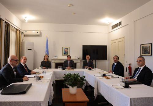 Ο Πρόεδρος της Δημοκρατίας Νίκος Χριστοδουλίδης και ο Τουρκοκύπριος ηγέτης Ερσίν Τατάρ συναντήθηκαν σήμερα, στην οικία του Ειδικού Αντιπροσώπου του ΓΓ του ΟΗΕ στην Κύπρο, Κόλιν Στιούαρτ, στην υπό την προστασία των ΗΕ περιοχή του παλιού αεροδρομίου Λευκωσίας, Δευτέρα 20 Ιανουαρίου 2025.