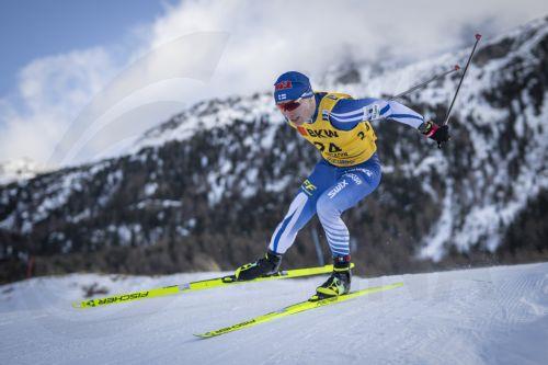 epa11851323 Lauri Vuorinen of Finland in action during the men's sprint qualification at the FIS Cross Country Skiing World Cup in Silvaplana, Switzerland, 25 January 2025.  EPA/GIAN EHRENZELLER