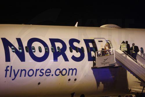 Αστυνομικοί συνοδεύουν υπηκόους της Γεωργίας και του Πακιστάν κατά τη διάρκεια απέλασής τους με αεροπορική πτήση από το διεθνές αεροδρόμιο Ελευθέριος Βενιζέλος στα Σπάτα, Τρίτη 4 Φεβρουαρίου 2025. Σαράντα απελάσεις υπηκόων Γεωργίας και Πακιστάν πραγματοποιήθηκαν μετά από την τελεσίδικη απόρριψη της αίτησης ασύλου τους. Τα άτομα αυτά βρίσκονταν σε...