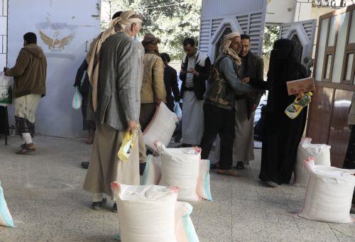 epa11879330 People receive rations of food aid, provided by Mona Relief agency, amid food insecurity, in Sana'a, Yemen, 06 February 2025. According to the United Nations' 2025 Yemen Humanitarian Needs and Response Plan, the humanitarian situation in Yemen remains dire, with 19.5 million people out of the war-torn country's over 30 million population...