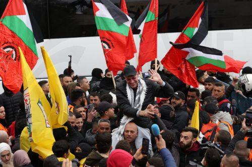 epa11882372 A released Palestinian prisoner is welcomed upon arrival to Ramallah in the West Bank, 08 February 2025. Israel has returned Palestinian prisoners following the release of three Israeli hostages, Eli Sharabi, Ohad Ben Ami and Or Levy, as part of the ongoing Israeli-Hamas hostage release and ceasefire deal.  EPA/ALAA BADARNEH