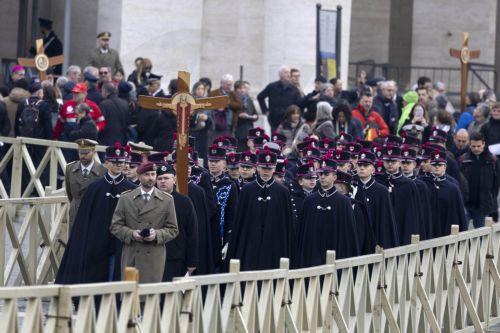 epa11882382 People participate in the Jubilee of the Armed Forces, Police, and Security Personnel in Rome, Italy, 08 February 2025. The Jubilee of the Armed Forces, Police, and Security Personnel takes place on 08 and 09 February.  EPA/MASSIMO PERCOSSI