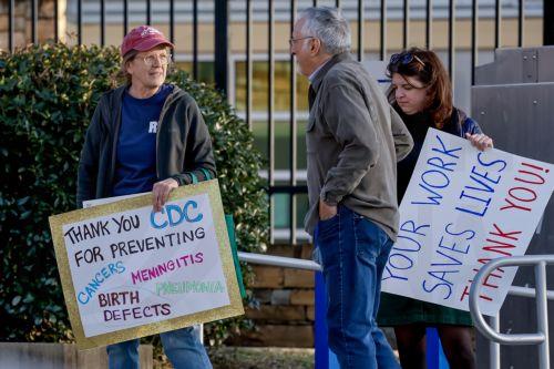 epa11906304 Protestors greet employees with support as they leave work at the US Centers for Disease Control and Prevention (CDC) headquarters in Atlanta, Georgia, USA, 18 February 2025. The Trump administration has announced job cuts of nearly 1,300 probationary employees at the CDC, equal to about one-tenth of the agency's workforce.  EPA/ERIK S. LESSER