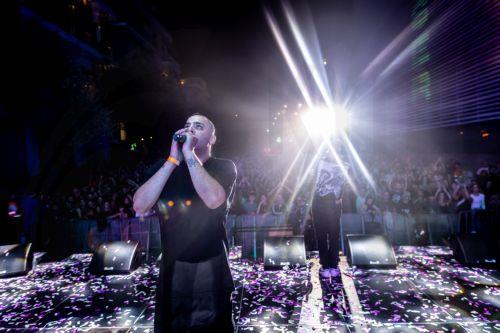 (Ξένη δημοσίευση)  Φωτογραφία που δόθηκε σήμερα στη δημοσιότητα με αφορμή το STAGES A/LIVE που παρουσιάζει τους Joker/Two-Face. Tsaki και Styl Mo, τα δύο θρυλικά ονόματα του μουσικού σχήματος Joker/Two-Face, ραπάρουν ύμνους για τον Νέο Κόσμο. Η συναυλία που έδωσαν τον περασμένο Οκτώβριο στο Πάρτι της Στέγης, σε συνεργασία με το Plisskën Festival, ανεβαίνει...