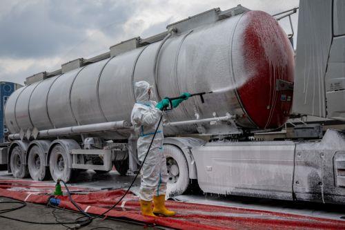 epa12005016 A firefighter disinfects a truck at the Czech-Slovak border crossing Lanzhot-Brodske, Czech Republic, 02 April 2025. At four border crossings with Slovakia, disinfectant mats and spraying kits have been installed due to the risk of foot-and-mouth disease spreading, which has appeared on five farms in Slovakia and Hungary. The disease has...