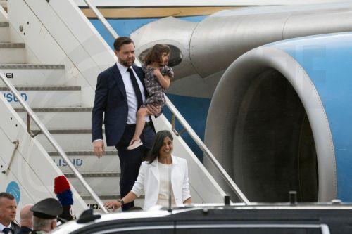 epaselect epa12038305 US Vice President JD Vance with his wife Usha Vance and children, disembarks from Air Force Two at Ciampino Rome Airtport, in  Rome, Italy, 18 April 2025. US Vice President JD Vance will be received by Italian Prime Minister Giorgia Meloni at Palazzo Chigi.  EPA/TELENEWS