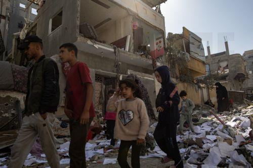 epa12038412 Palestinians walk among the rubble of the Maqdad (Nasawi) family home, which was destroyed in an Israeli airstrike, in Jabalia, northern Gaza Strip, 18 April 2025. More than 51,000 Palestinians have been killed in the Gaza Strip, according to the Palestinian Ministry of Health, since Israel launched a military campaign in the strip in response...