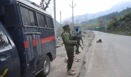 epa12048023 Indian paramilitary soldiers stand guard at the Pahalgam in Anantnag, south of Srinagar, India, 23 April 2025. According to officials, terrorists attacked the popular tourist destination of Pahalgam in south Kashmir resulting in at least 26 deaths and several injuries. Prime Minister Narendra Modi has cut short his Saudi trip and returned back...
