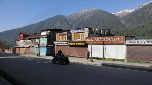 epa12048028 A general view of the closed market at Pahalgam in Anantnag, south of Srinagar, India, 23 April 2025. According to officials, terrorists attacked the popular tourist destination of Pahalgam in south Kashmir resulting in at least 26 deaths and several injuries. Prime Minister Narendra Modi has cut short his Saudi trip and returned back to India...