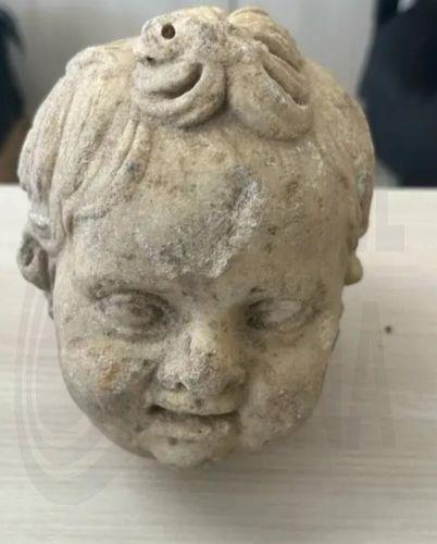 (Ξένη Δημοσίευση) Αρχαιότητες που κατασχέθηκαν μετά τη σύλληψη 6 ατόμων μελών εγκληματικής οργάνωσης για υπόθεση αρχαιοκαπηλίας στην Κρήτη. Από τη Διεύθυνση Αντιμετώπισης Οργανωμένου Εγκλήματος, συνελήφθησαν χθες, Τετάρτη 23 Απριλίου 2025, σε περιοχή της Κρήτης, συνολικά -6- άτομα, τα οποία κατηγορούνται για την εμπλοκή τους σε υπόθεση αρχαιοκαπηλίας. Σε...