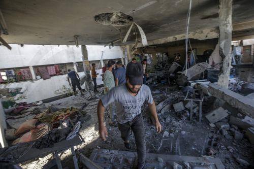 epa12054631 Palestinians inspect the damage at Al Farabi school following an Israeli airstrike, in Gaza City, northern Gaza Strip, 25 April 2025. According to the Palestinian Ministry of Health in Gaza, at least three Palestinians were killed and 10 others wounded in Israeli airstrikes.  EPA/MOHAMMED SABER