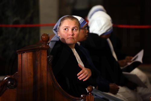 epa12054764 Catholic faithful participate in a Holy Mass in honor of late Pope Francis at St Dionysius Cathedral in Athens, Greece, 25 April 2025. Pope Francis died on 21 April 2025 at the age of 88, according to the Holy See.  EPA/ORESTIS PANAGIOTOU