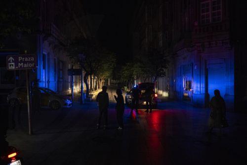 epa12061768 Local police attend a call in Ourense, Galicia, northwestern Spain, amid a power outage, 28 April 2025 (issued 29 April 2025). A power blackout hit large parts of Spain and spread to neighboring Portugal and France on 28 April, disrupting transport systems, internet connections, and daily life, according to authorities. The exact cause of the...