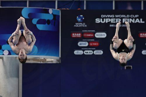 epa12069273 Sofiia Lyskun (R) and Oleksii Sereda of Ukraine compete in the Mixed Team event at the World Aquatics Diving World Cup 2025 Super Final in Beijing, China, 02 May 2025.  EPA/ANDRES MARTINEZ CASARES
