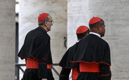 epa12075085 Cardinals in Saint Peter's Square for the meeting of the General Congregation of Cardinals, in Vatican City, 05 May 2025. The cardinals continue their deliberations during general congregations held following the death of Pope Francis, in preparation for the assembly to elect a new pope, known as the conclave.  EPA/RICCARDO ANTIMIANI