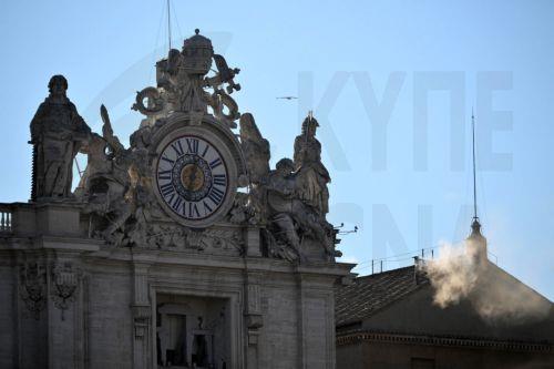 epa12084112 White smoke rises from the chimney of the Sistine Chapel, signaling that cardinals elected a new pope during their conclave in Vatican City, 08 May 2025.  EPA/ALESSANDRO DI MEO