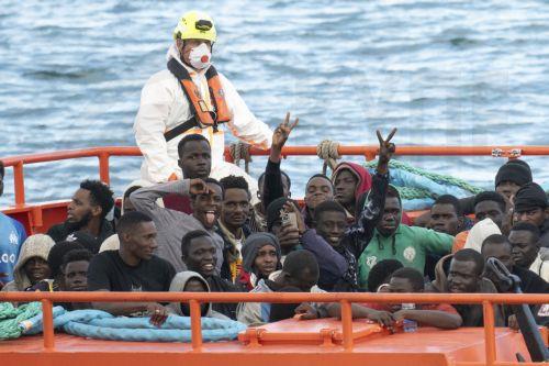 epa12084656 Sub-Saharan migrants disembark a boat in Port of Arrecife, Canary Islands, Spain, 08 May 2025. The Guardamar Polimnia, a maritime rescue vessel, rescued 88 people in distress on two boats.  EPA/Adriel Perdomo