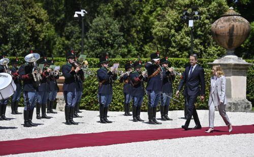 epa12093601 Italian Prime Minister Giorgia Meloni (R) and Greek Prime Minister Kyriakos Mitsotakis (2-R) inspect the guard of honor at Villa Pamphili ahead of the Italy-Greece Intergovernmental Summit in Rome, Italy, 12 May 2025.  EPA/RICCARDO ANTIMIANI