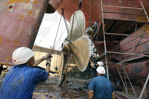 Φωτογραφία που δόθηκε σήμερα στη δημοσιότητα και εικονίζει εργασίες συντήρησης και επισκευής στα  Ναυπηγεία Σκαραμαγκά. Τα Ναυπηγεία Σκαραμαγκά συμμετείχαν στη DEFEA 2025, τη κορυφαία διεθνή έκθεση αμυντικού υλικού και ασφαλείας, η οποία πραγματοποιήθηκε από τις 6 έως τις 8 Μαΐου στο Metropolitan Expo στην Αθήνα. Τρίτη 20 Μαΐου 2025.  AΠΕ-ΜΠΕ/ΝΑΥΠΗΓΕΙΑ...