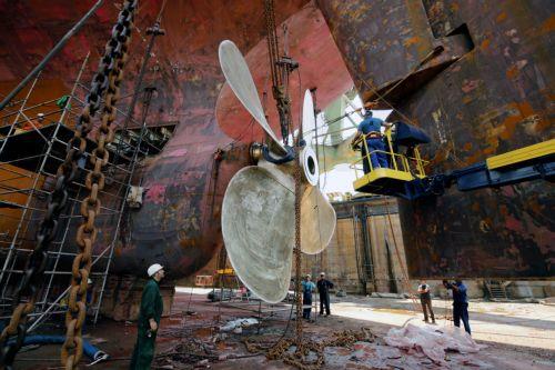 Φωτογραφία που δόθηκε σήμερα στη δημοσιότητα και εικονίζει εργασίες συντήρησης και επισκευής στα  Ναυπηγεία Σκαραμαγκά. Τα Ναυπηγεία Σκαραμαγκά συμμετείχαν στη DEFEA 2025, τη κορυφαία διεθνή έκθεση αμυντικού υλικού και ασφαλείας, η οποία πραγματοποιήθηκε από τις 6 έως τις 8 Μαΐου στο Metropolitan Expo στην Αθήνα. Τρίτη 20 Μαΐου 2025.  AΠΕ-ΜΠΕ/ΝΑΥΠΗΓΕΙΑ...