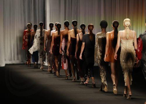 epa12127189 Models present creations by the Cala de la Cruz brand, during Bogota Fashion Week 2025, in Bogota, Colombia, 22 May 2025.  EPA/MAURICIO DUENAS CASTANEDA