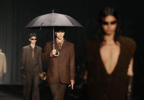 epaselect epa12127139 Models present creations by Colombian fashion studio La Petite Mort, during Bogota Fashion Week 2025, in Bogota, Colombia, 22 May 2025.  EPA/MAURICIO DUENAS CASTANEDA