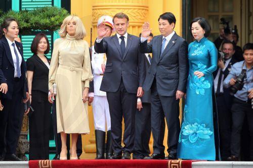 epaselect epa12136033 Vietnamese President Luong Cuong (2-R) and his wife Nguyen Thi Minh Nguyet (R), French President Emmanuel Macron (2-L) and his wife Brigitte Macron (L) wave during a welcome ceremony at the Presidential Palace in Hanoi, Vietnam, 26 May 2025. Macron is on a state visit to Vietnam from 25 to 27 May 2025  EPA/LUONG THAI LINH / POOL