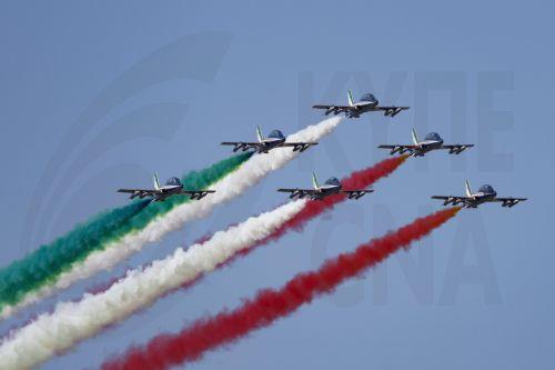 epaselect epa12150256 The Frecce Tricolori Italian Air Force aerobatic demonstration team perform during the celebrations for the Republic Day, in Rome, Italy, 02 June 2025.  EPA/FABIO FRUSTACI
