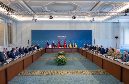 epa12150824 A handout photo made available by the Turkish Foreign Ministry's Press Office shows Turkish Foreign Minister Hakan Fidan (C) presiding over the second round of peace talks between Ukraine and Russia, in Istanbul, Turkey, 02 June 2025.  EPA/Murat Gok/Turkish Foreign Ministry HANDOUT HANDOUT EDITORIAL USE ONLY/NO SALES