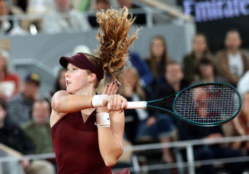 epa12154960 Mirra Andreeva of Russia in action during her Womenâ€™s quarterfinals match against Lois Boisson of France at the French Open Grand Slam tennis tournament at Roland Garros in Paris, France, 04 June 2025.  EPA/MOHAMMED BADRA