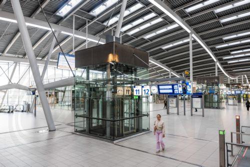 epa12159445 Utrecht Centraal station is seen empty as a staff strike halts all NS train services in Utrecht, Netherlands, 06 June 2025. The strike affects the area around Utrecht, a crucial hub in the national rail network, which disrupts train traffic throughout the country.  EPA/JEFFREY GROENEWEG