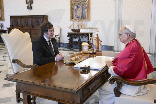 epa12161874 A handout picture provided by the Vatican Media shows Pope Leo XIV receiving Argentina's President Javier Milei in Vatican City, 07 June 2025.  EPA/VATICAN MEDIA HANDOUT HANDOUT EDITORIAL USE ONLY/NO SALES