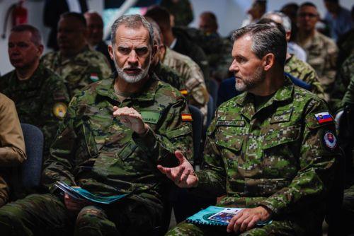epa12169862 A handout photo made available by the Office of the President of the Slovak Republic shows King Felipe VI of Spain and Slovak President Peter Pellegrini visiting the NATO multinational battle group led by the Spanish contingent at Lest Training Centre near Pliesovce, Slovakia, 11 June 2025. The Spanish king is on a two-day official visit to...
