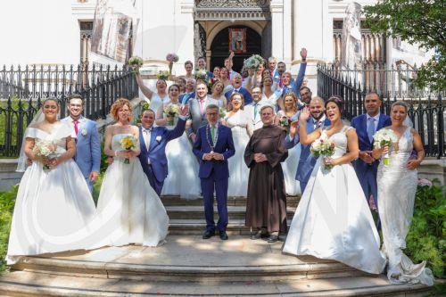 epa12171890 Lisbon Mayor Carlos Moedas (C) poses with newly wed couples for a parade after they got married during a traditional ceremony dubbed the St. Anthony's Weddings at the Cathedral of Lisbon, Portugal, 12 June 2025. Several couples got married during the traditional event which its name refers to Saint Anthony of Padua who was born in Lisbon and...