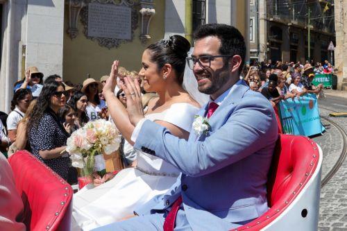 epa12171896 Newly wed couples parade after they got married during a traditional ceremony dubbed the St. Anthony's Weddings at the Cathedral of Lisbon, Portugal, 12 June 2025. Several couples got married during the traditional event which its name refers to Saint Anthony of Padua who was born in Lisbon and cosidered a matchmaker and patron of young brides. ...